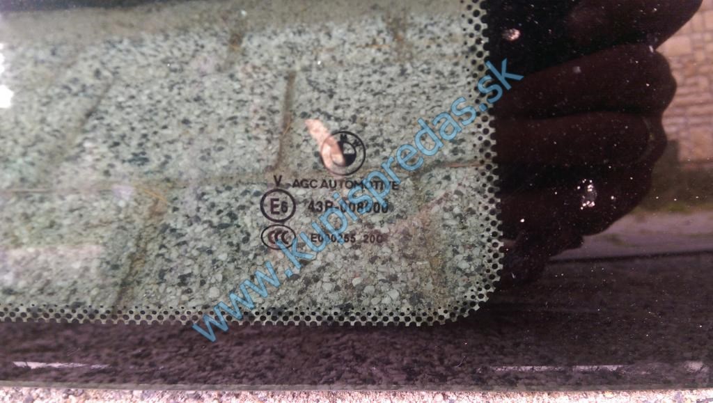 Zadné pravé bočné sklo BMW i3